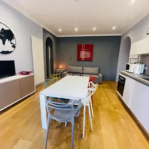 https://casa-santarelli.it-romehotels.com